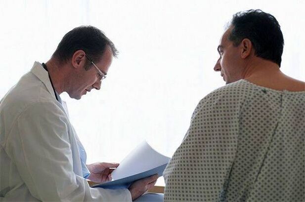 the doctor prescribes prostatitis drugs to the patient